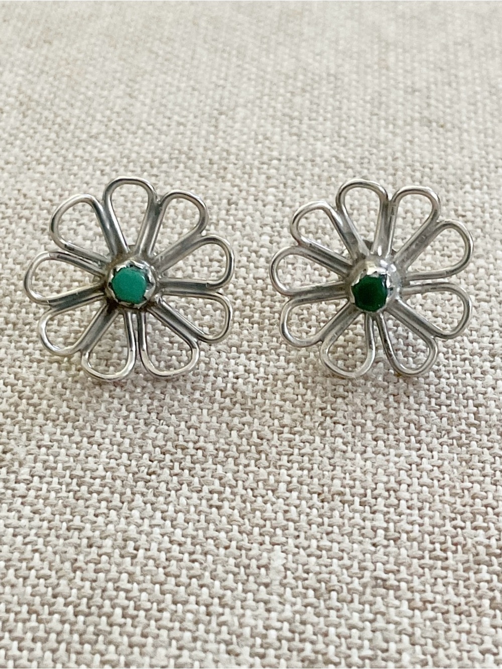 Vintage Sterling Silver Daisy Flower Stud Earrings Green Cabochon 1/2”
